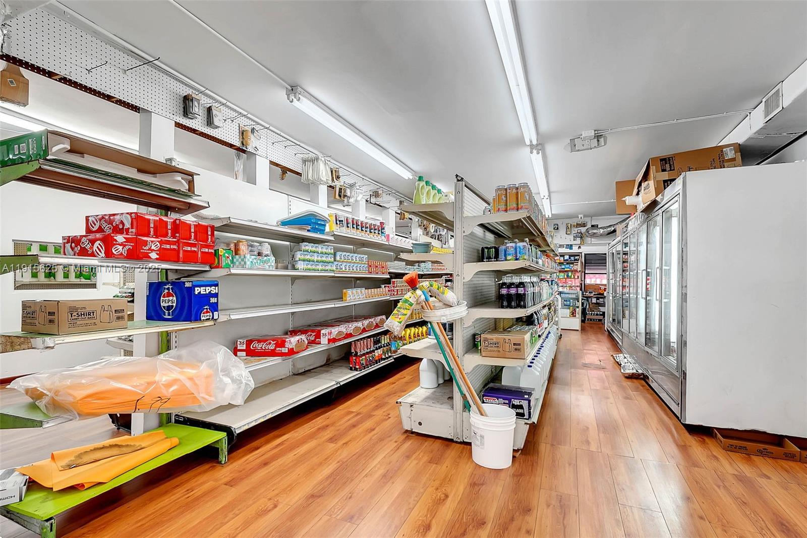   /   sq. ft. $ 2025-11-17 0 Photo