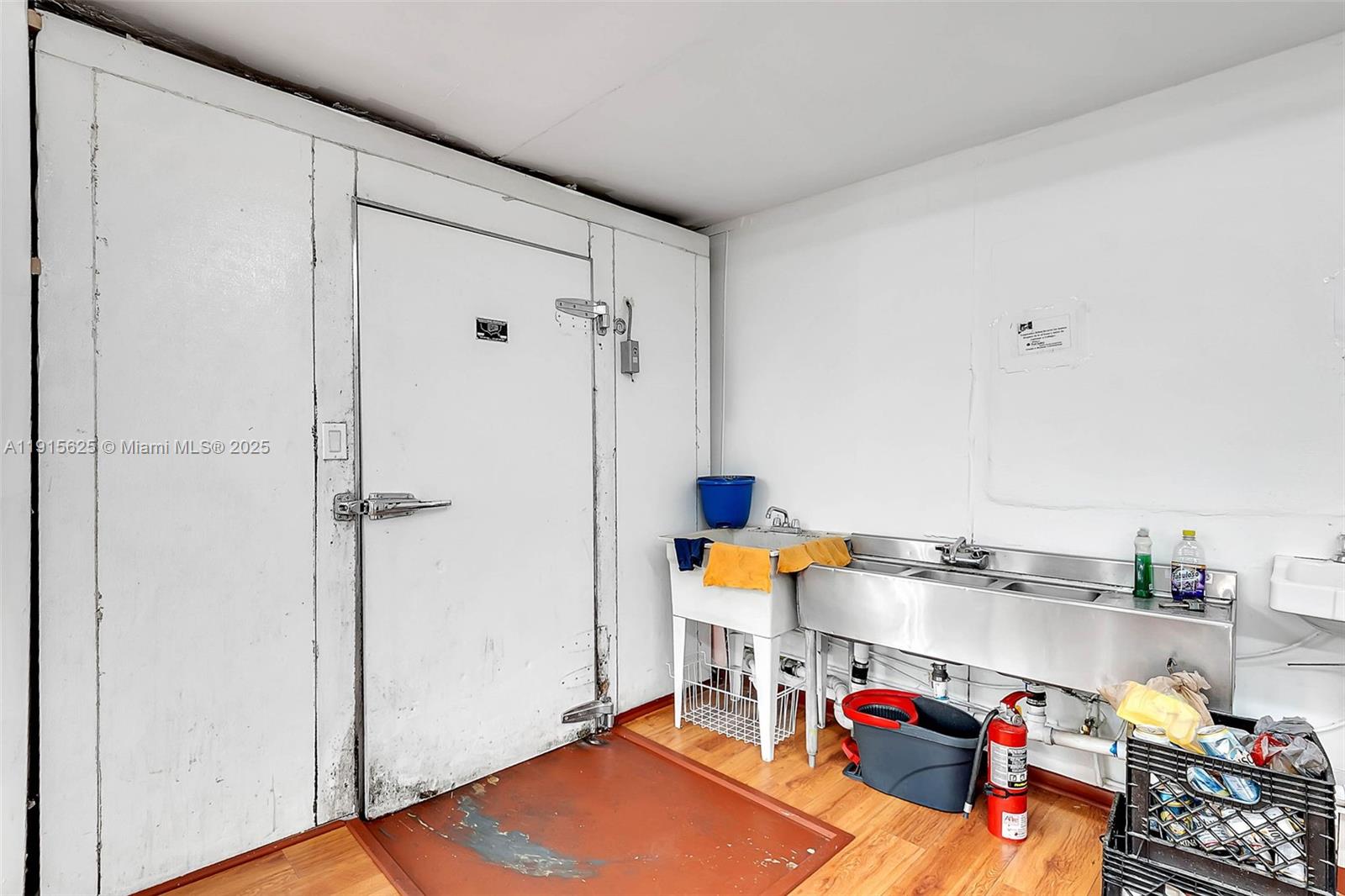   /   sq. ft. $ 2025-11-17 0 Photo