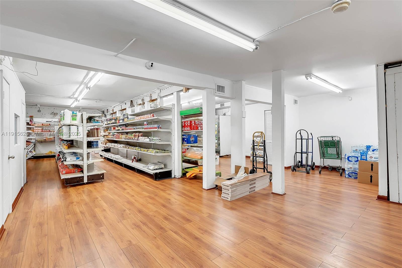   /   sq. ft. $ 2025-11-17 0 Photo