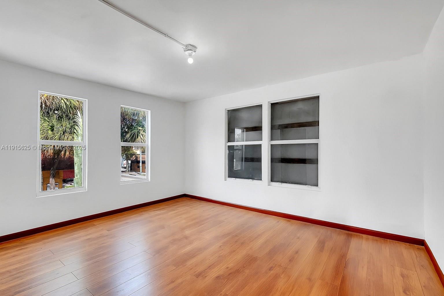   /   sq. ft. $ 2025-11-17 0 Photo