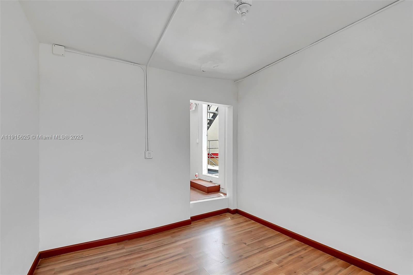   /   sq. ft. $ 2025-11-17 0 Photo