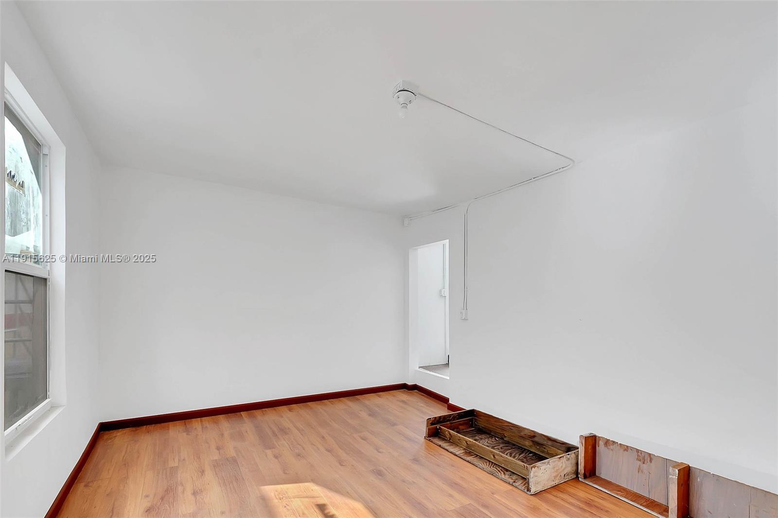   /   sq. ft. $ 2025-11-17 0 Photo