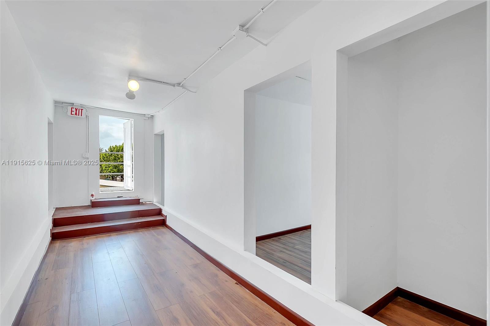   /   sq. ft. $ 2025-11-17 0 Photo