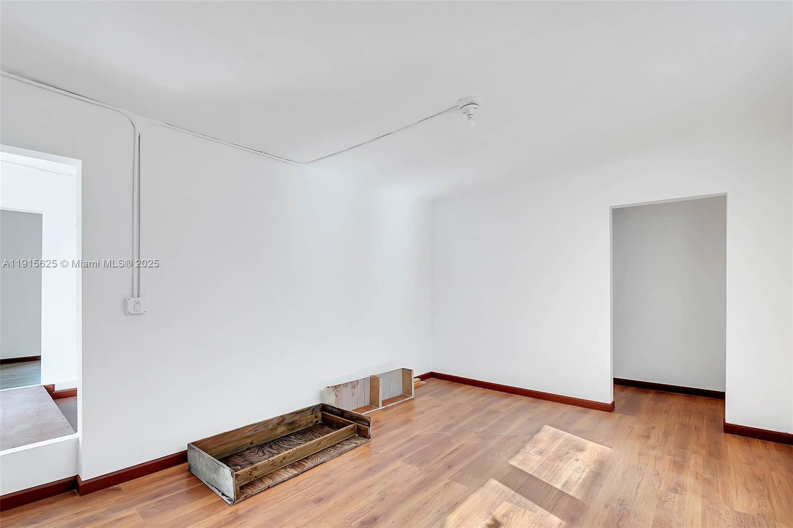   /   sq. ft. $ 2025-11-17 0 Photo