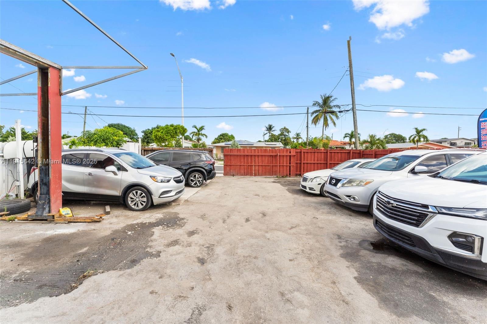   /   кв.футов $ 2025-11-17 0 Фото