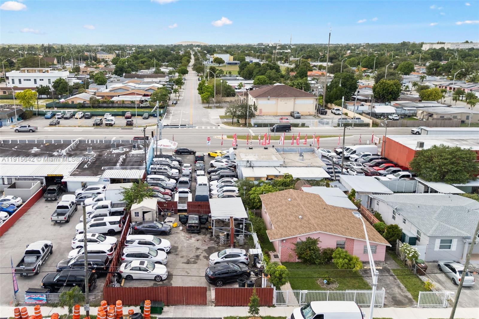   /   кв.футов $ 2025-11-17 0 Фото