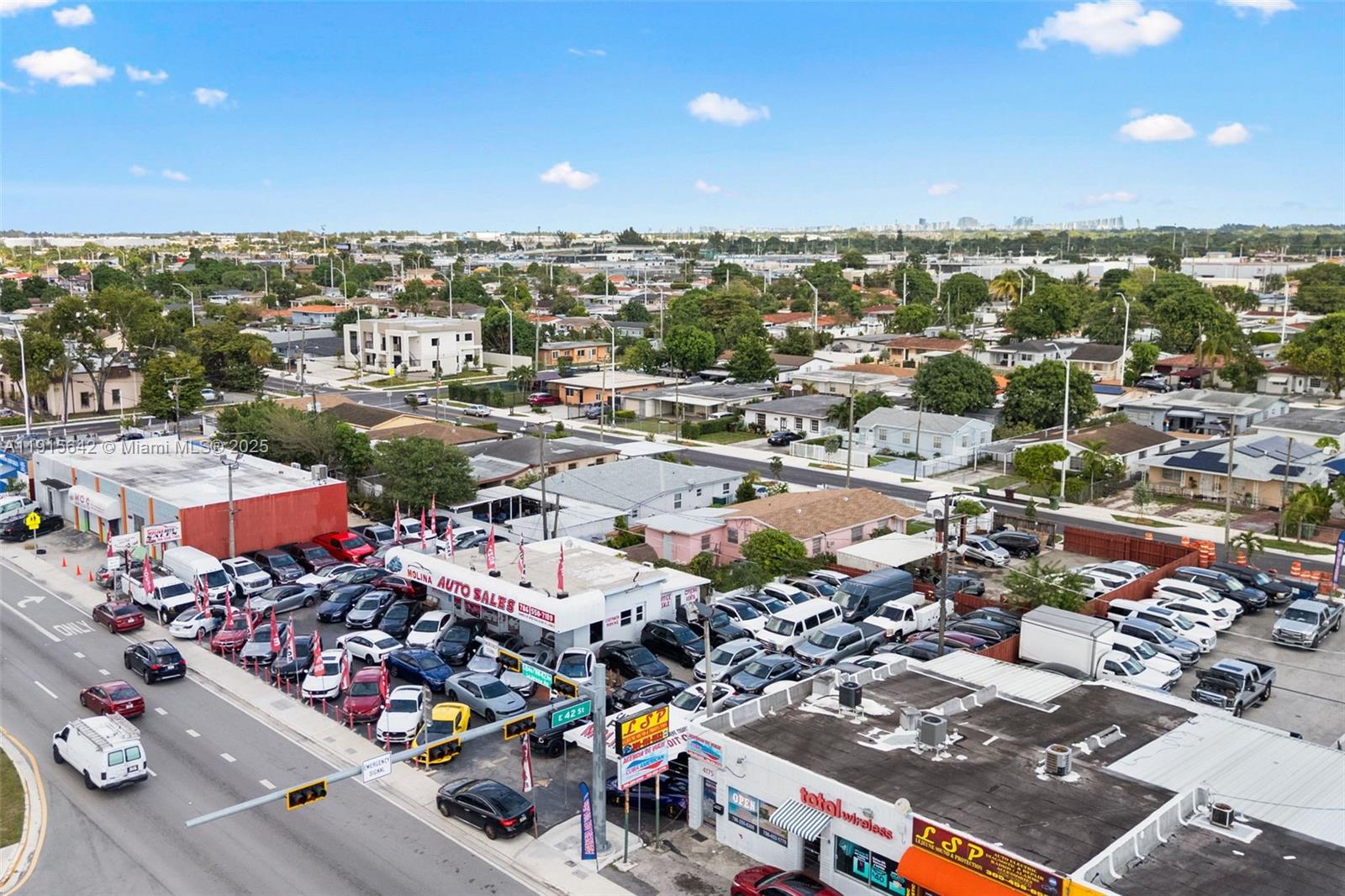   /   кв.футов $ 2025-11-17 0 Фото