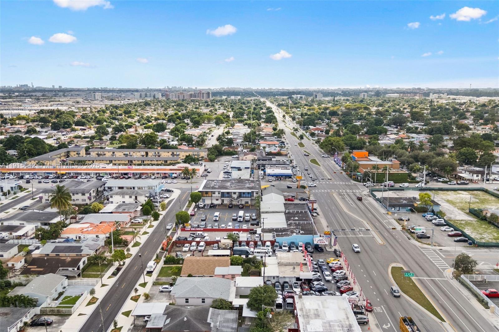   /   кв.футов $ 2025-11-17 0 Фото