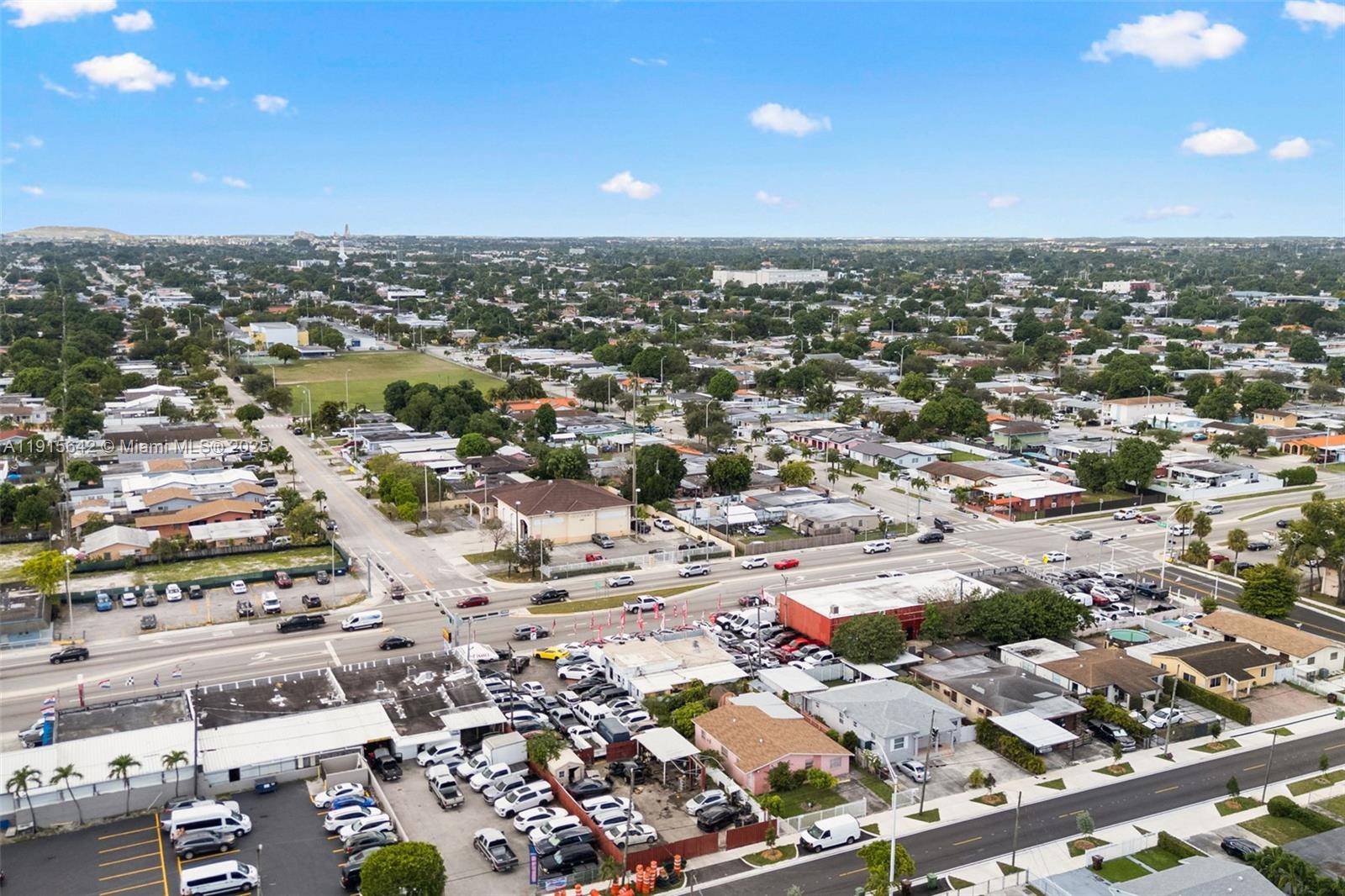   /   кв.футов $ 2025-11-17 0 Фото