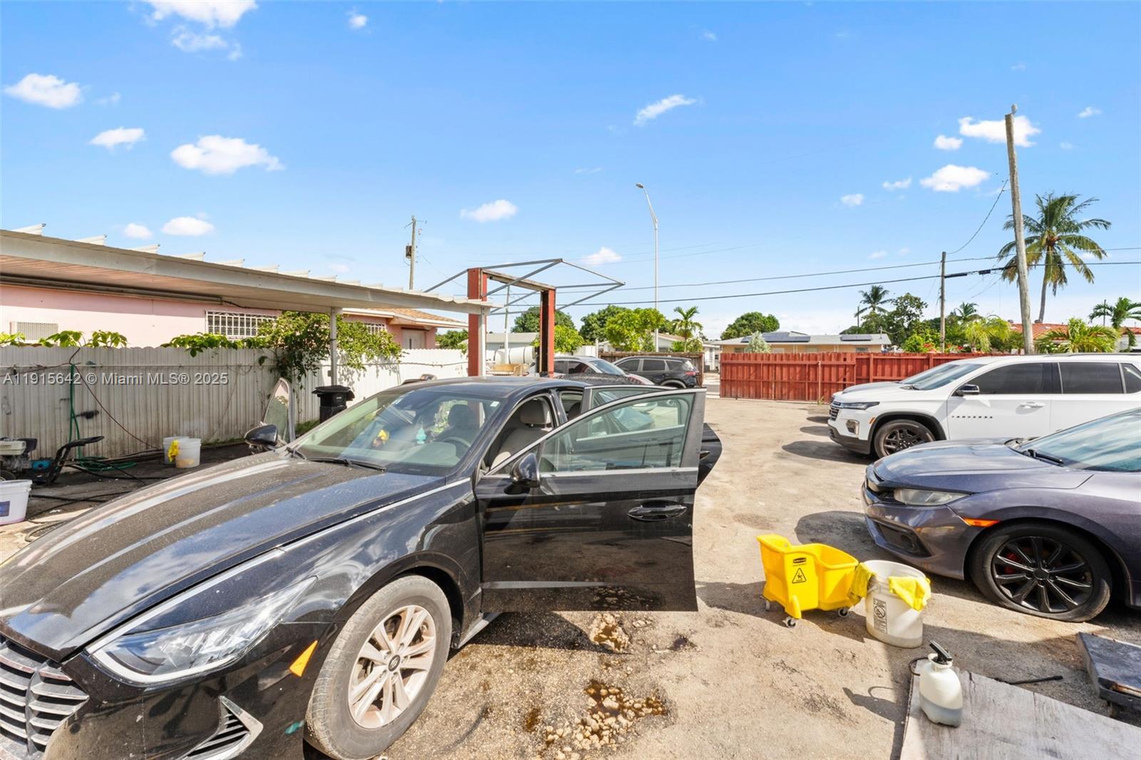   /   кв.футов $ 2025-11-17 0 Фото