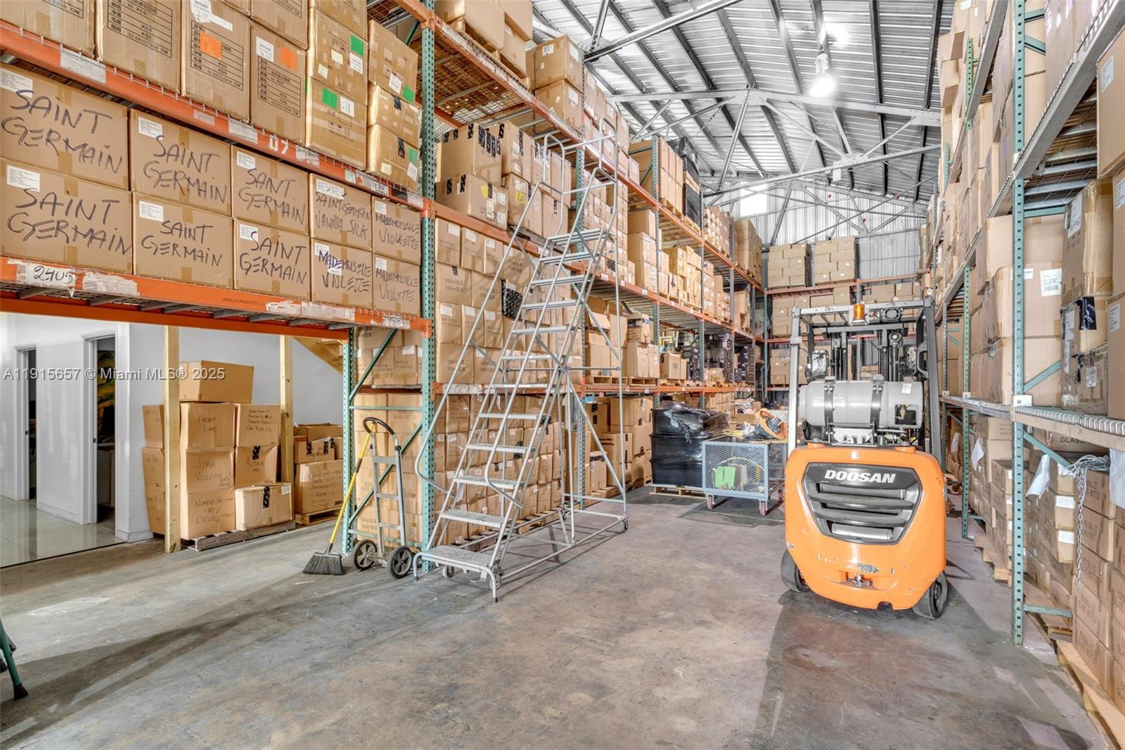   /   sq. ft. $ 2025-11-17 0 Photo