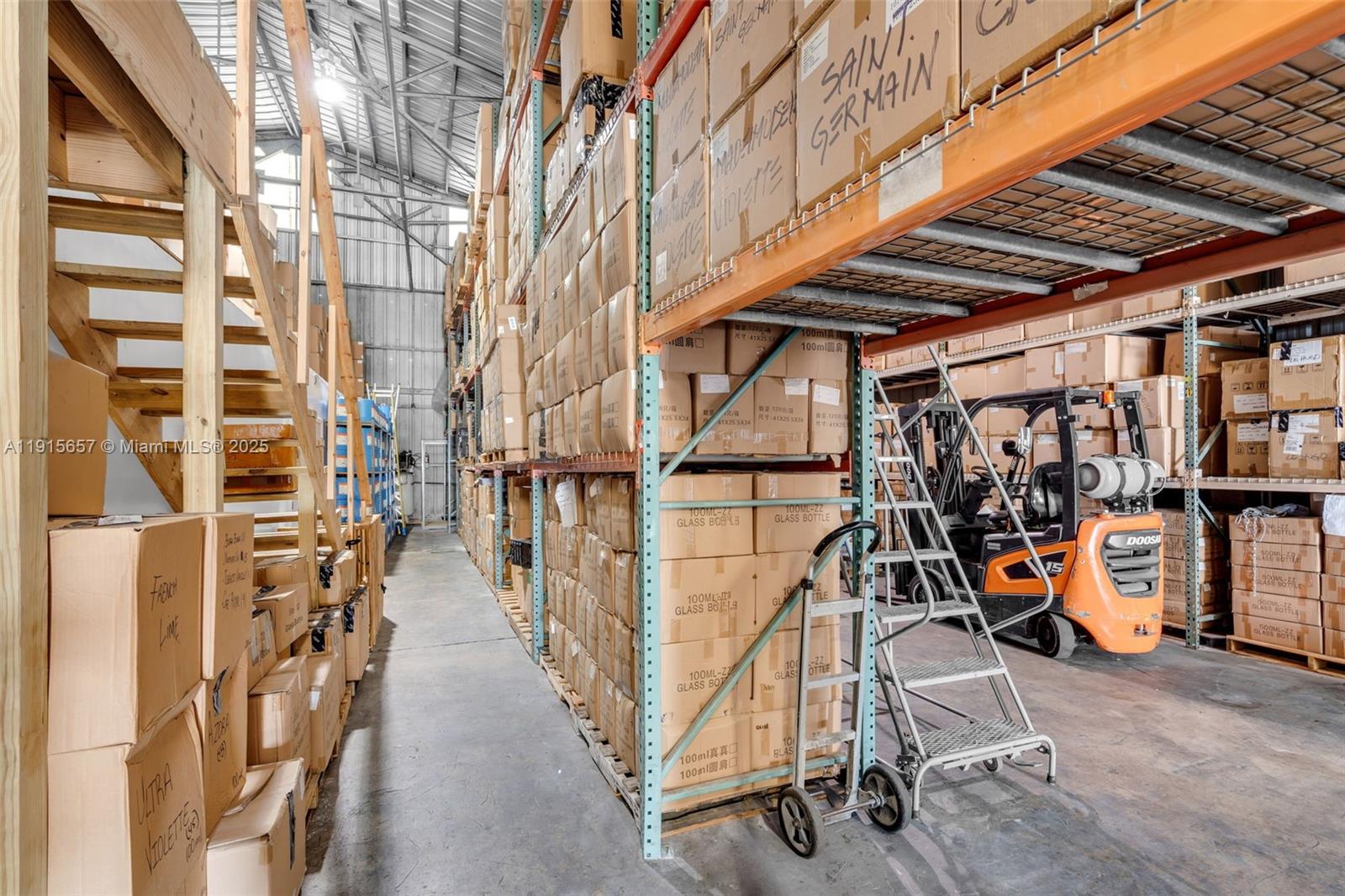   /   sq. ft. $ 2025-11-17 0 Photo