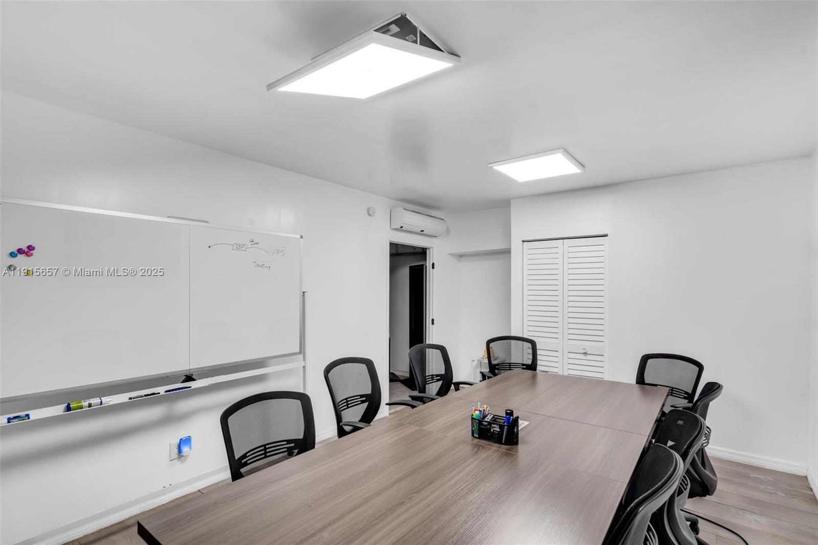   /   sq. ft. $ 2025-11-17 0 Photo