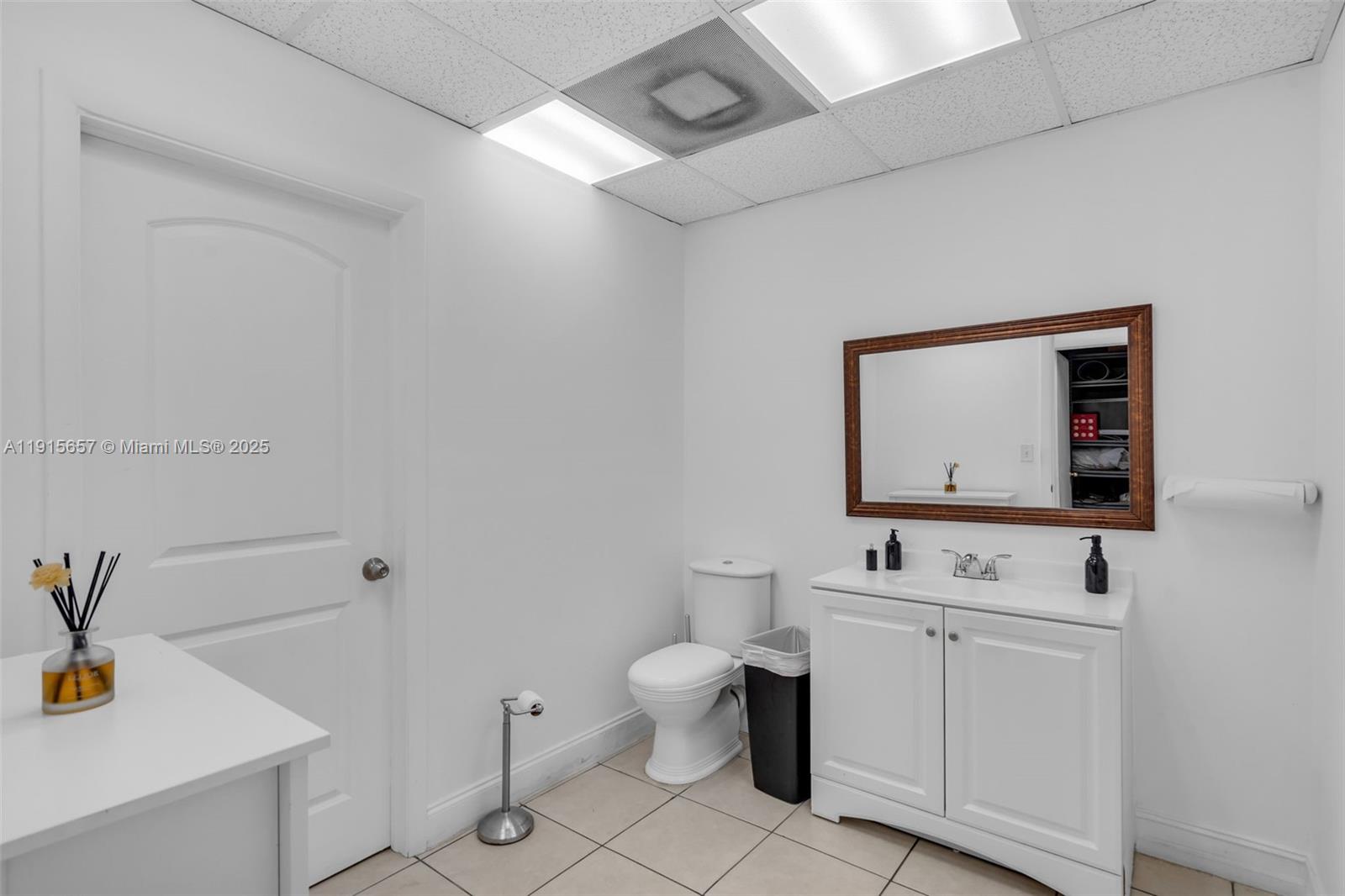   /   sq. ft. $ 2025-11-17 0 Photo