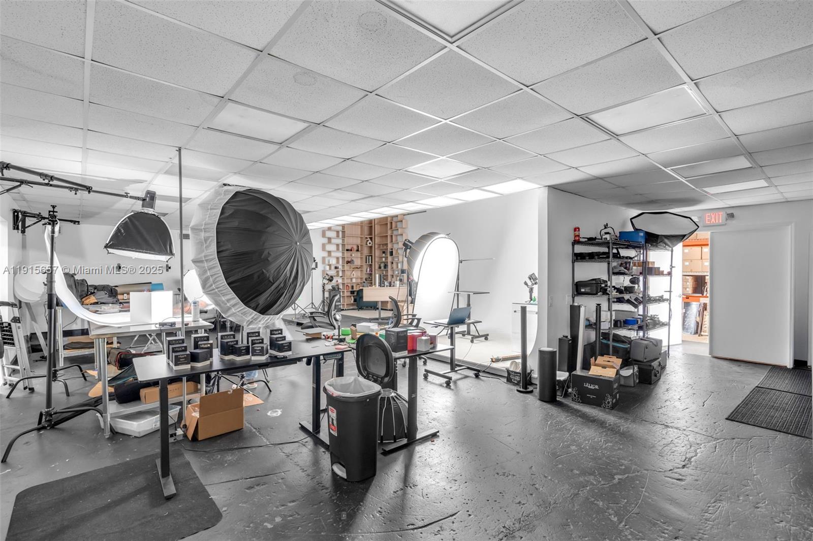   /   sq. ft. $ 2025-11-17 0 Photo