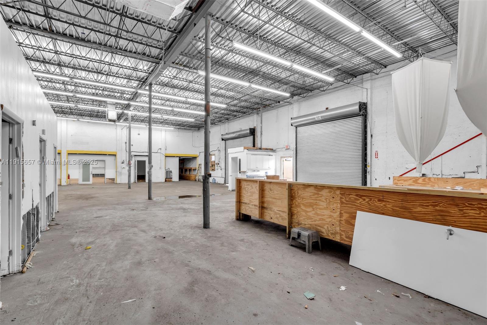   /   sq. ft. $ 2025-11-17 0 Photo