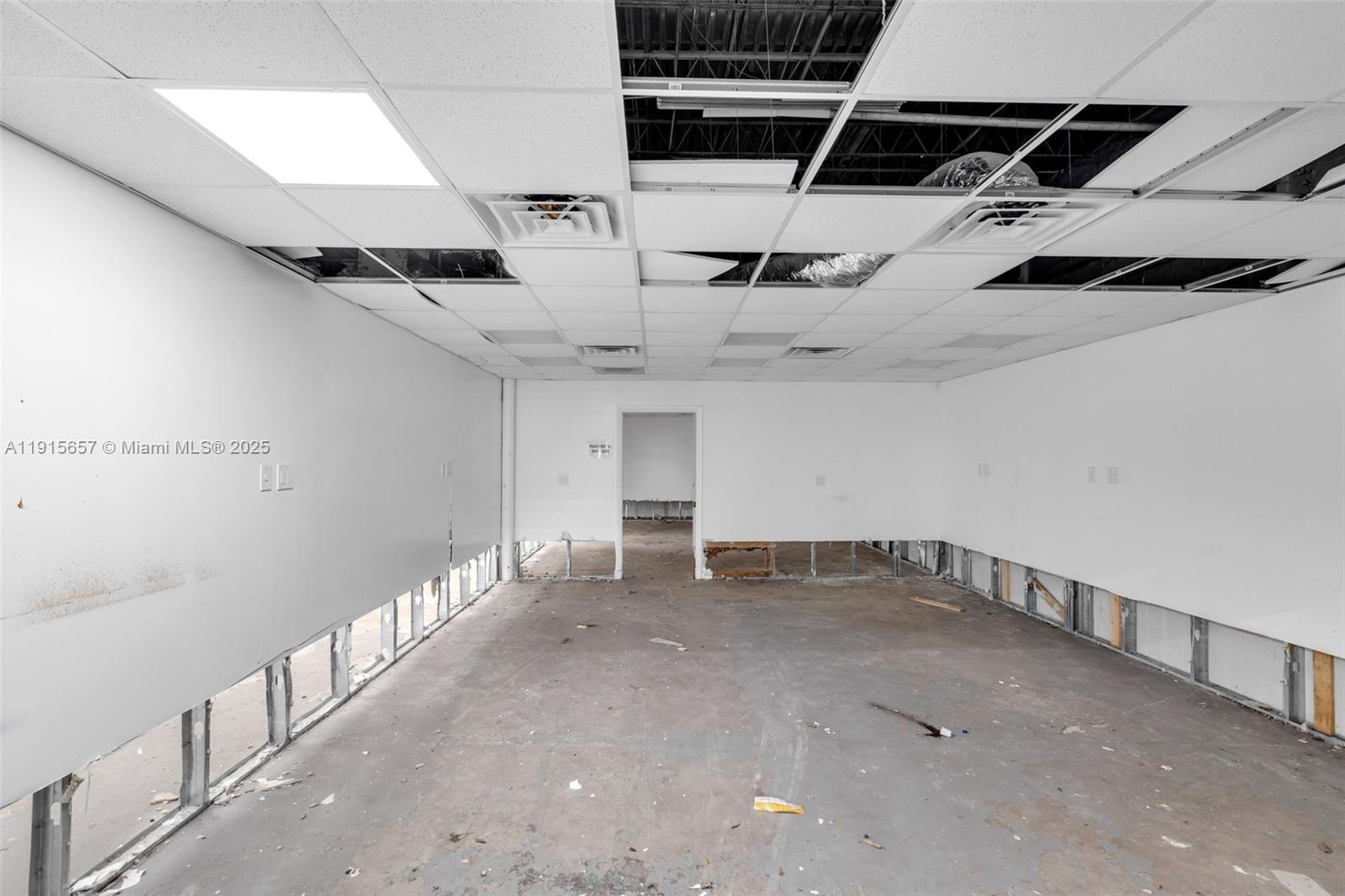   /   sq. ft. $ 2025-11-17 0 Photo