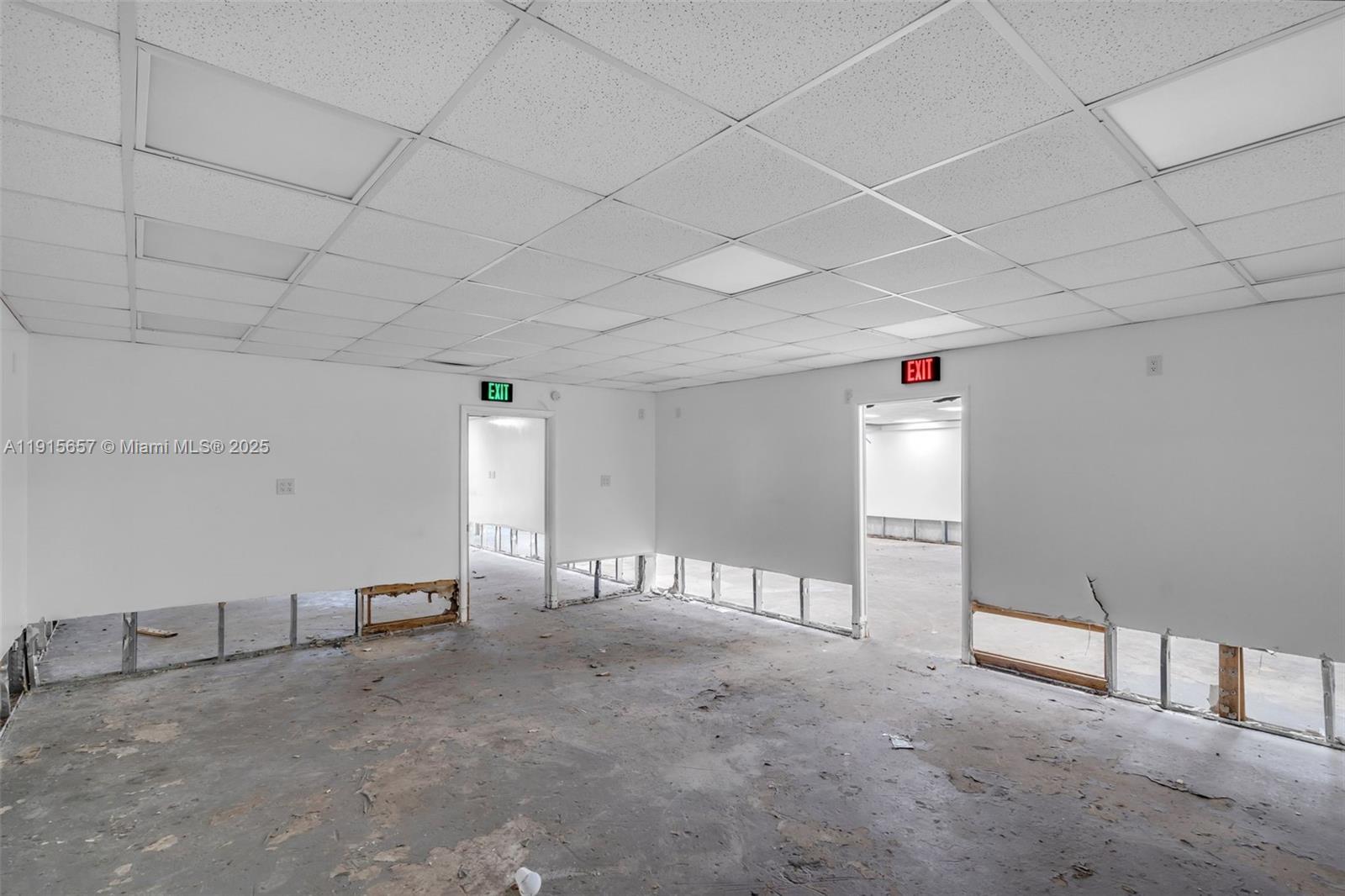   /   sq. ft. $ 2025-11-17 0 Photo