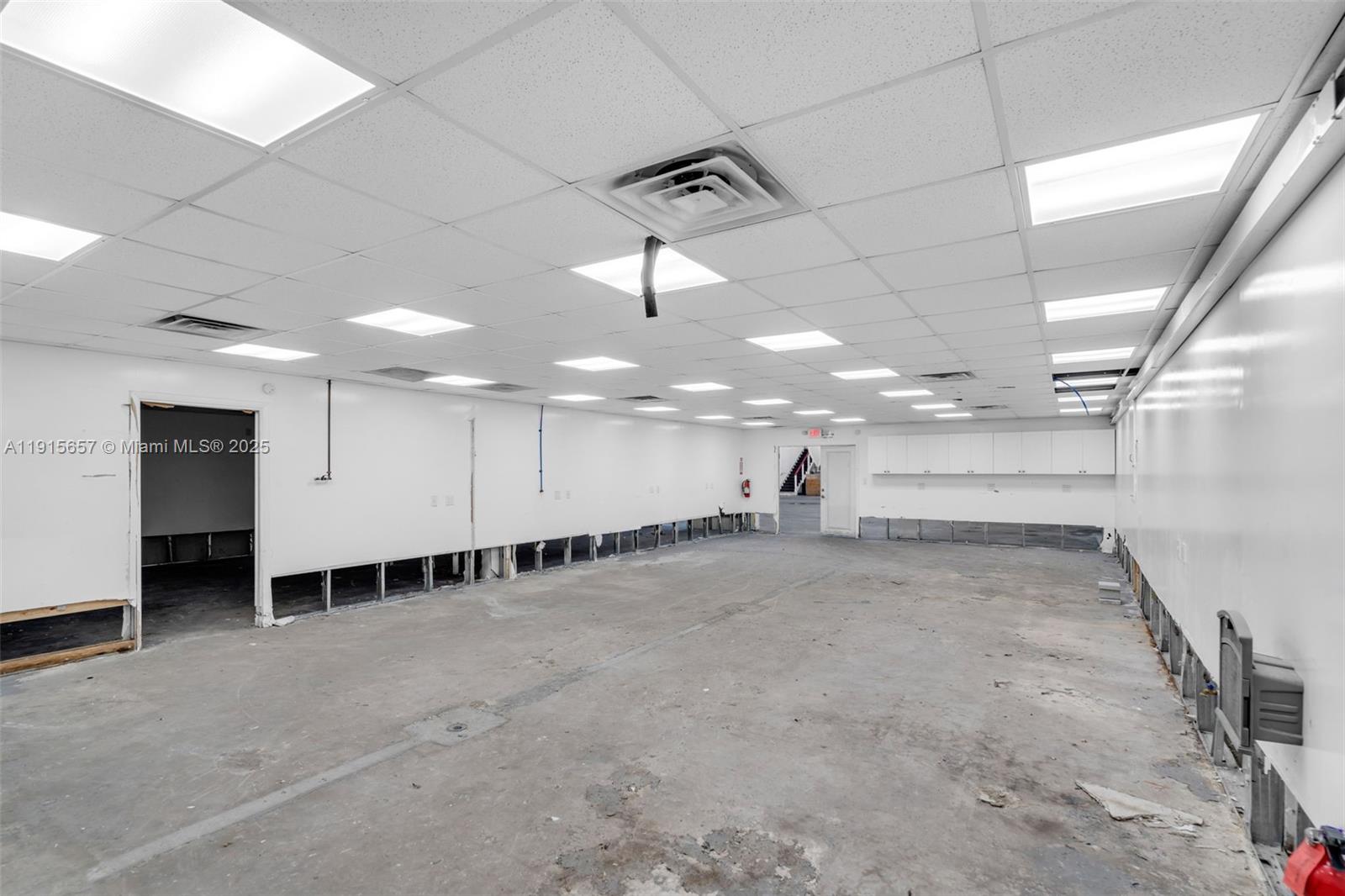   /   sq. ft. $ 2025-11-17 0 Photo