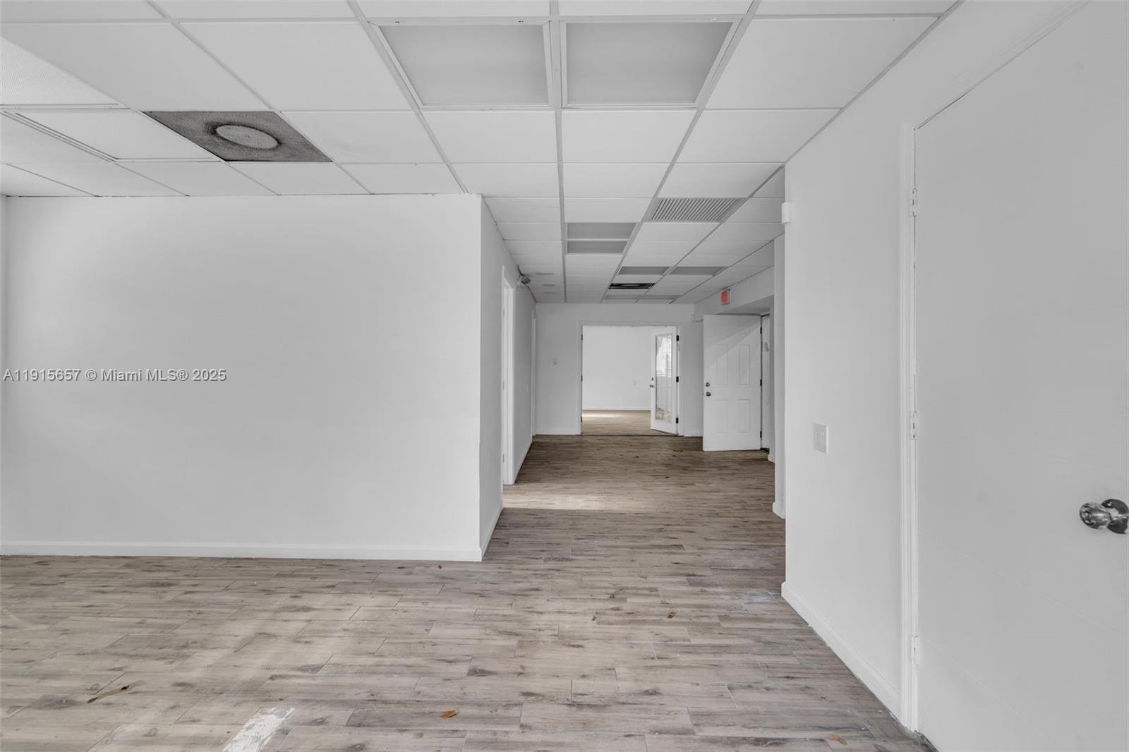   /   sq. ft. $ 2025-11-17 0 Photo