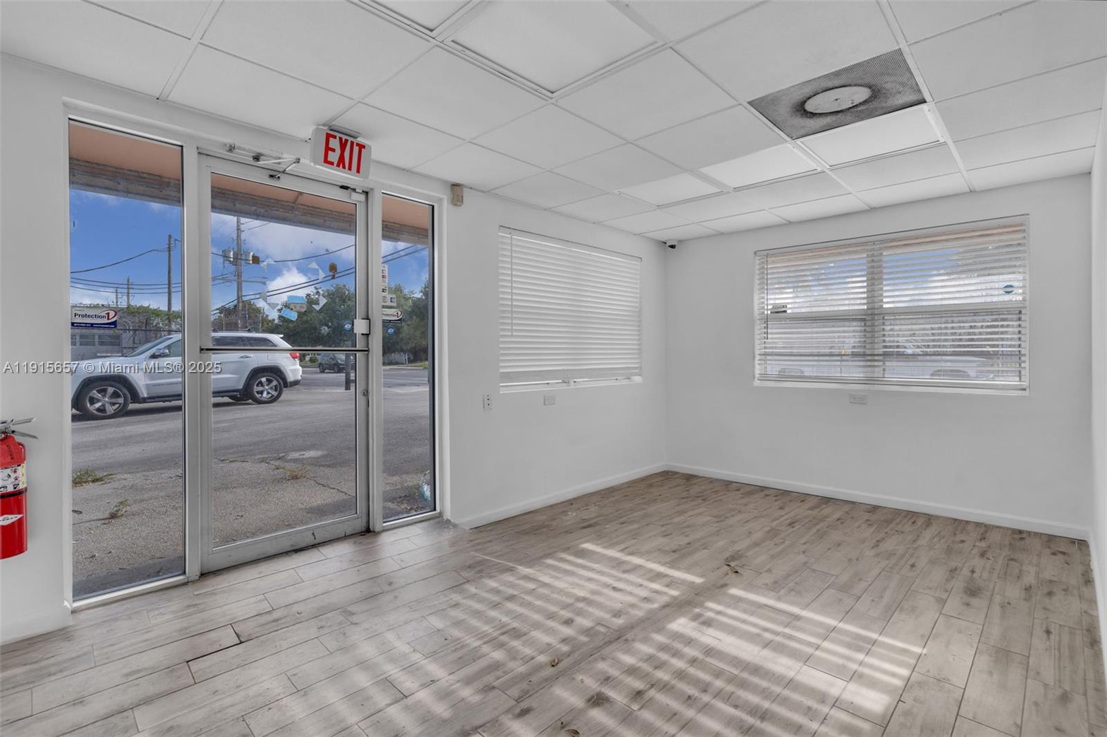   /   sq. ft. $ 2025-11-17 0 Photo