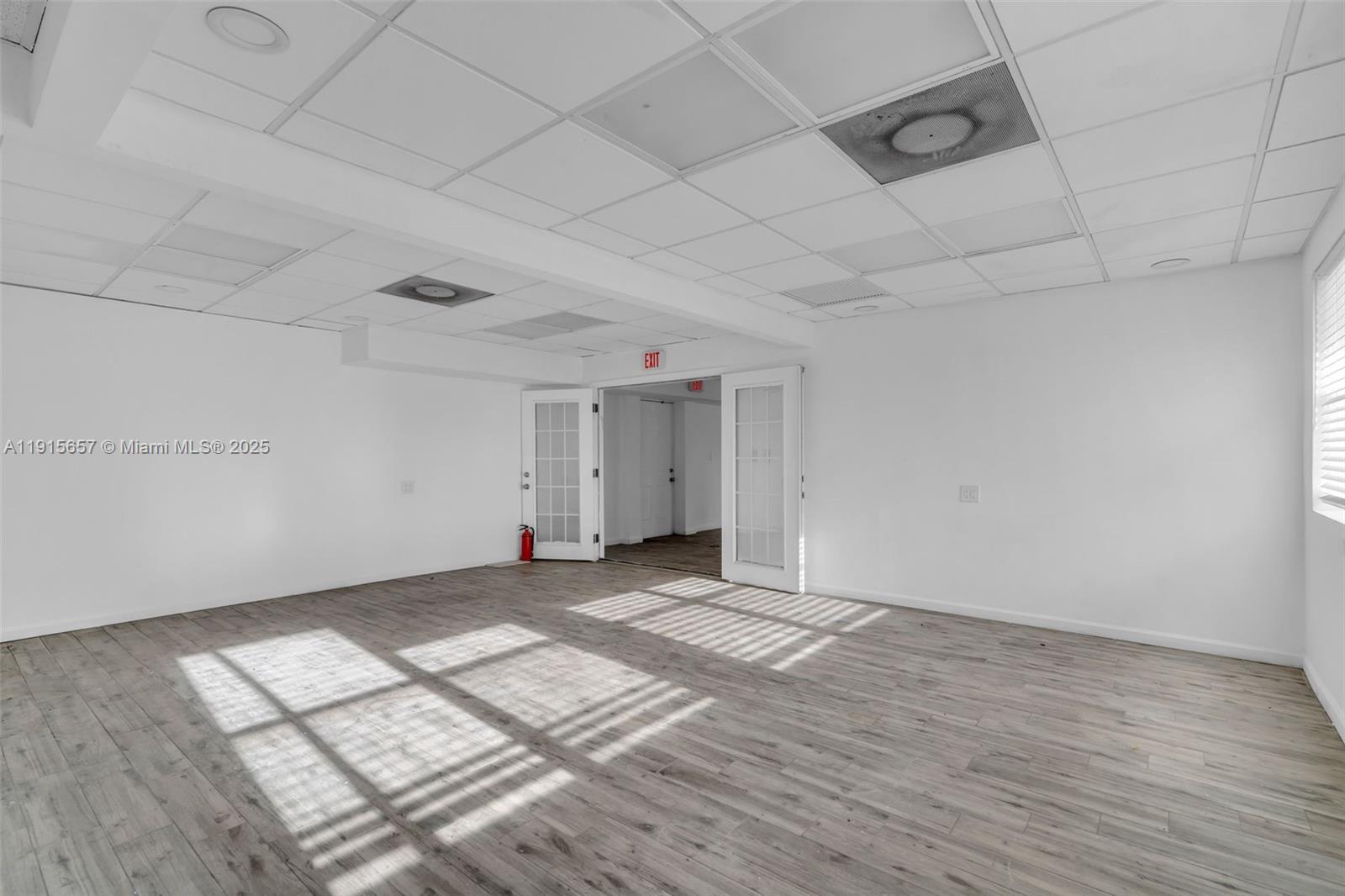   /   sq. ft. $ 2025-11-17 0 Photo