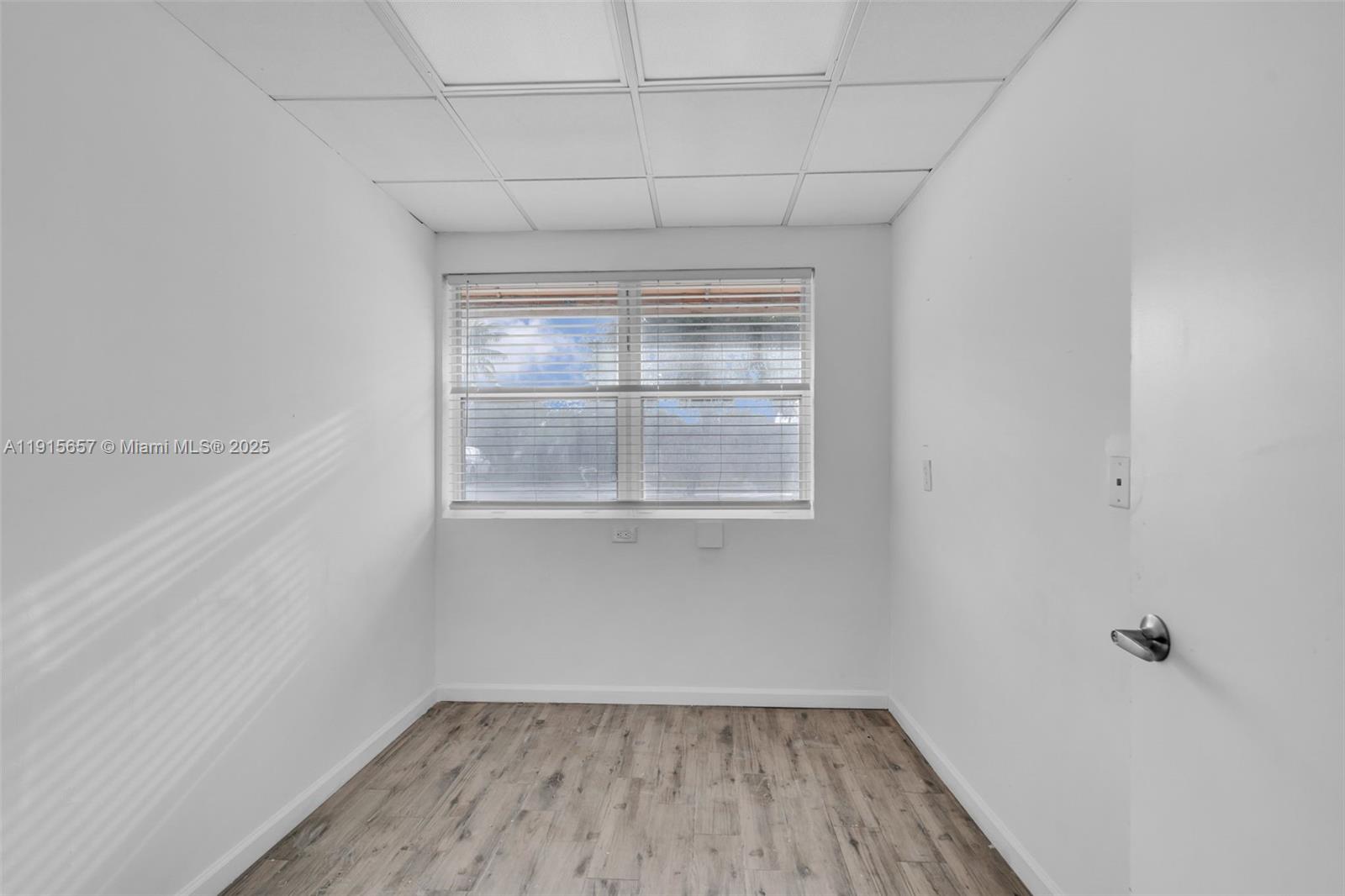   /   sq. ft. $ 2025-11-17 0 Photo