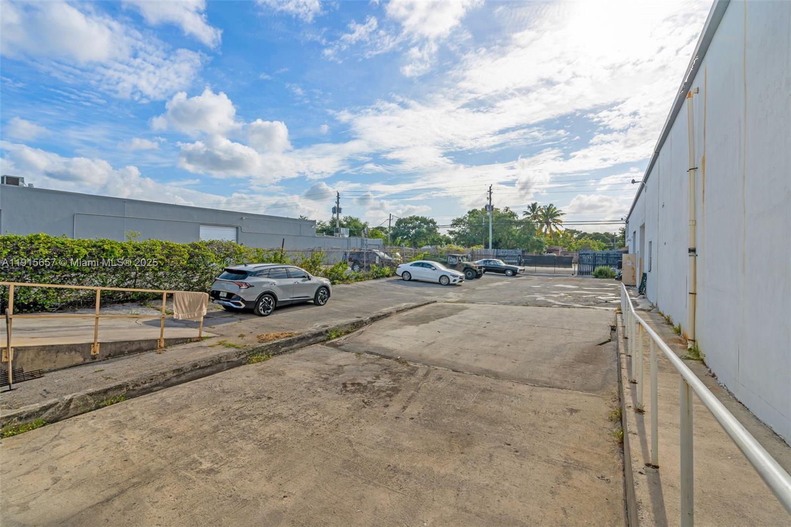   /   sq. ft. $ 2025-11-17 0 Photo