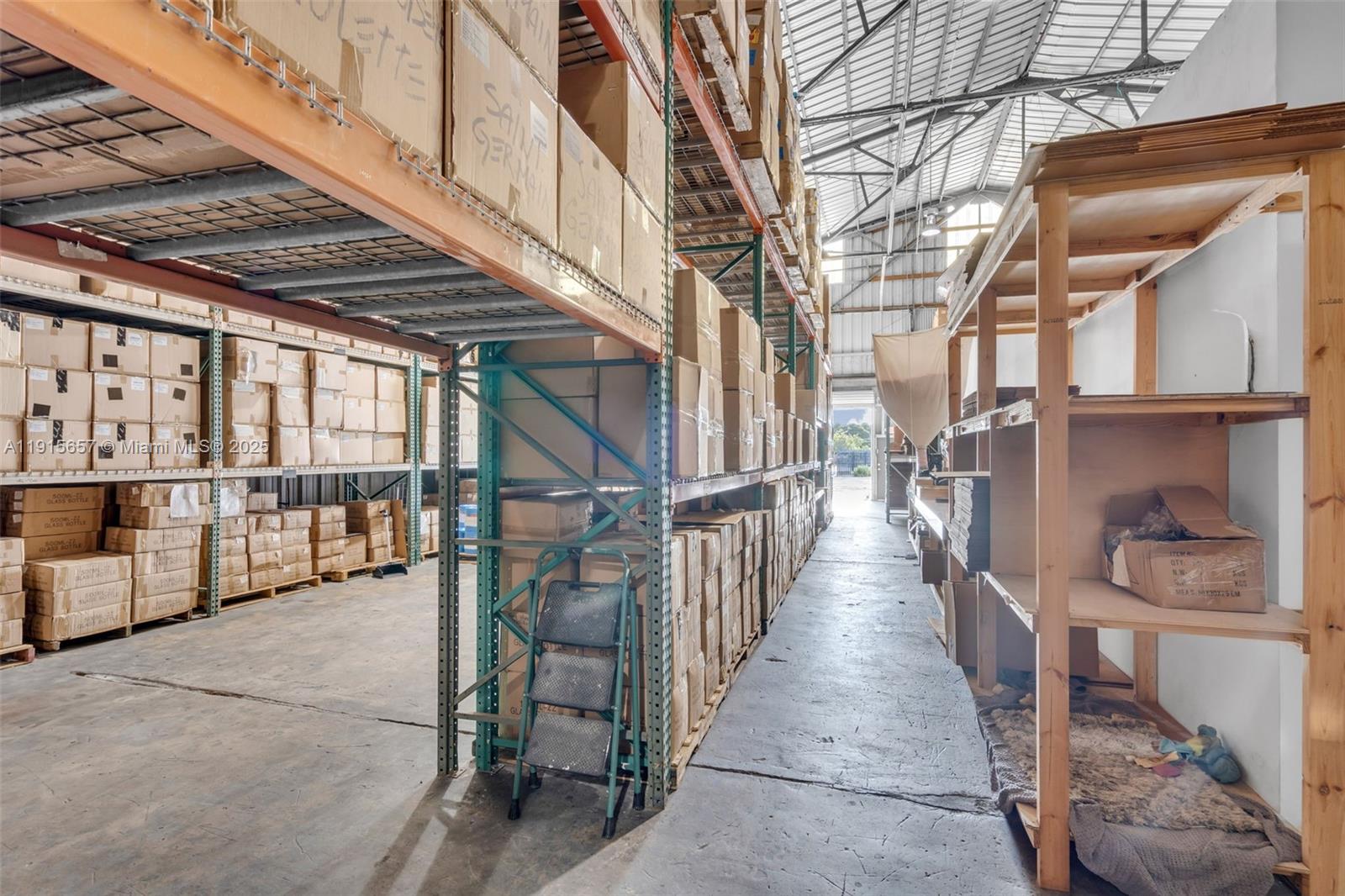   /   sq. ft. $ 2025-11-17 0 Photo