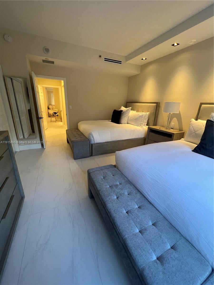 B308 4 / 3 1820 кв.футов $ 2025-11-17 0 Фото