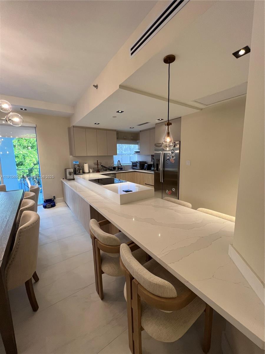 B308 4 / 3 1820 кв.футов $ 2025-11-17 0 Фото