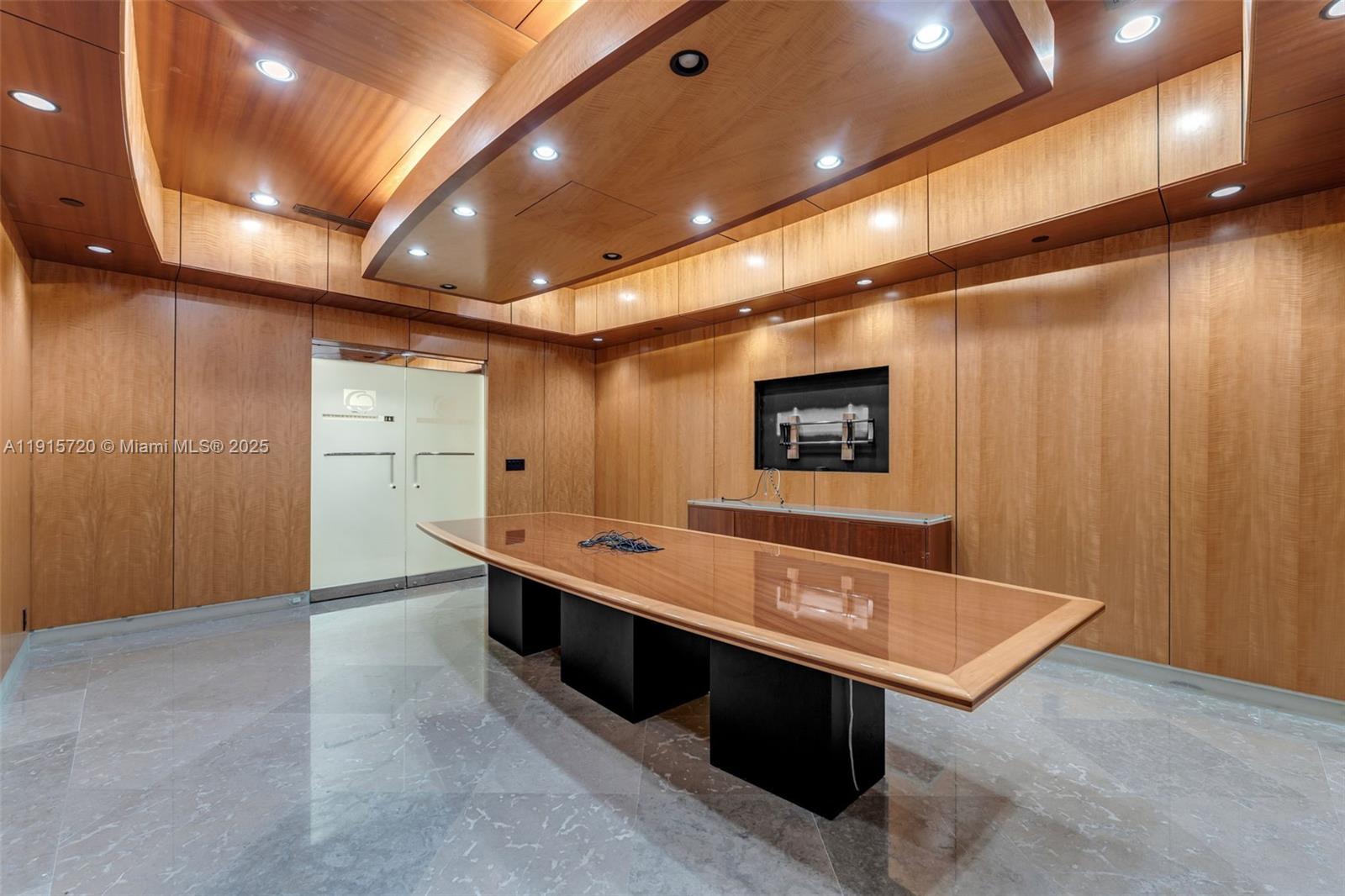 See details / sq. ft. $ 2025-11-17 0 Photo