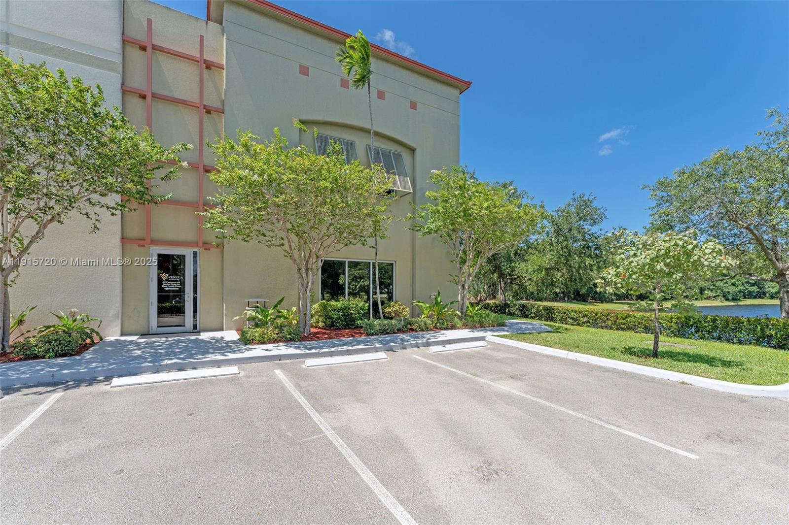 See details / sq. ft. $ 2025-11-17 0 Photo