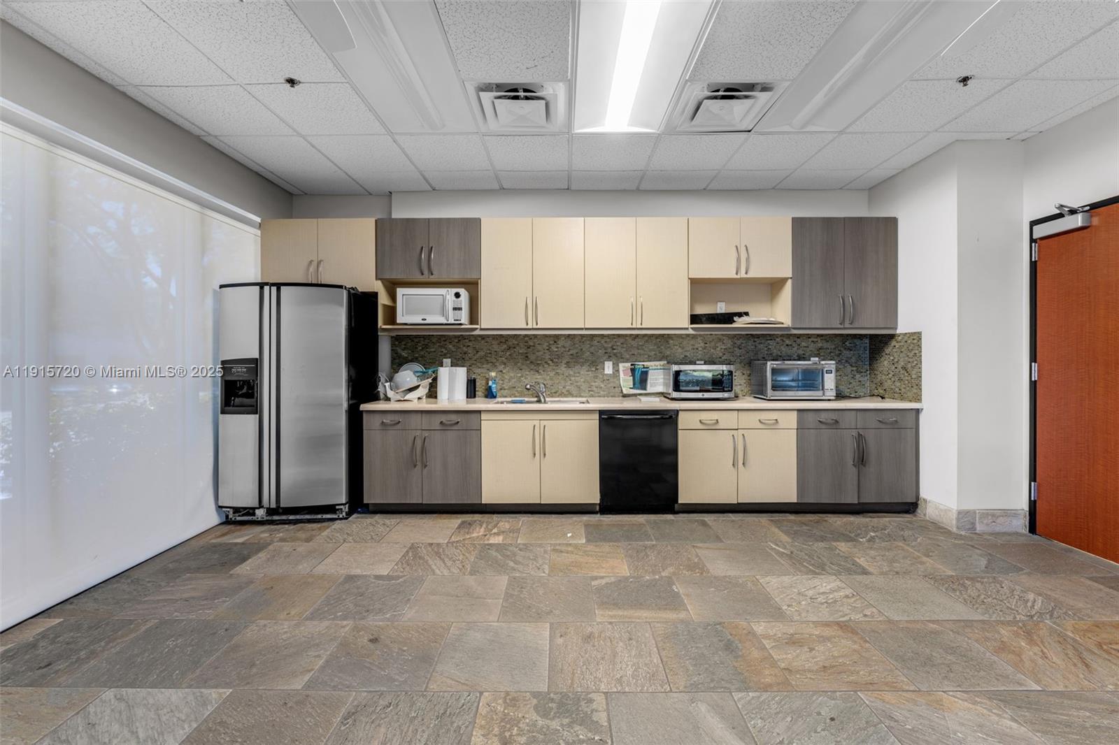 See details / sq. ft. $ 2025-11-17 0 Photo