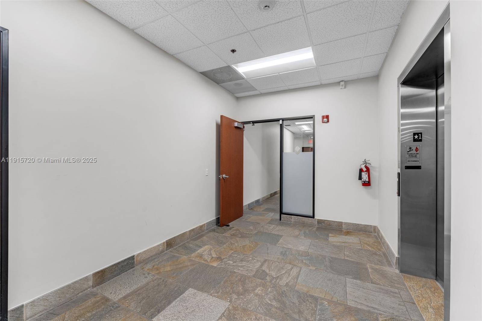 See details / sq. ft. $ 2025-11-17 0 Photo