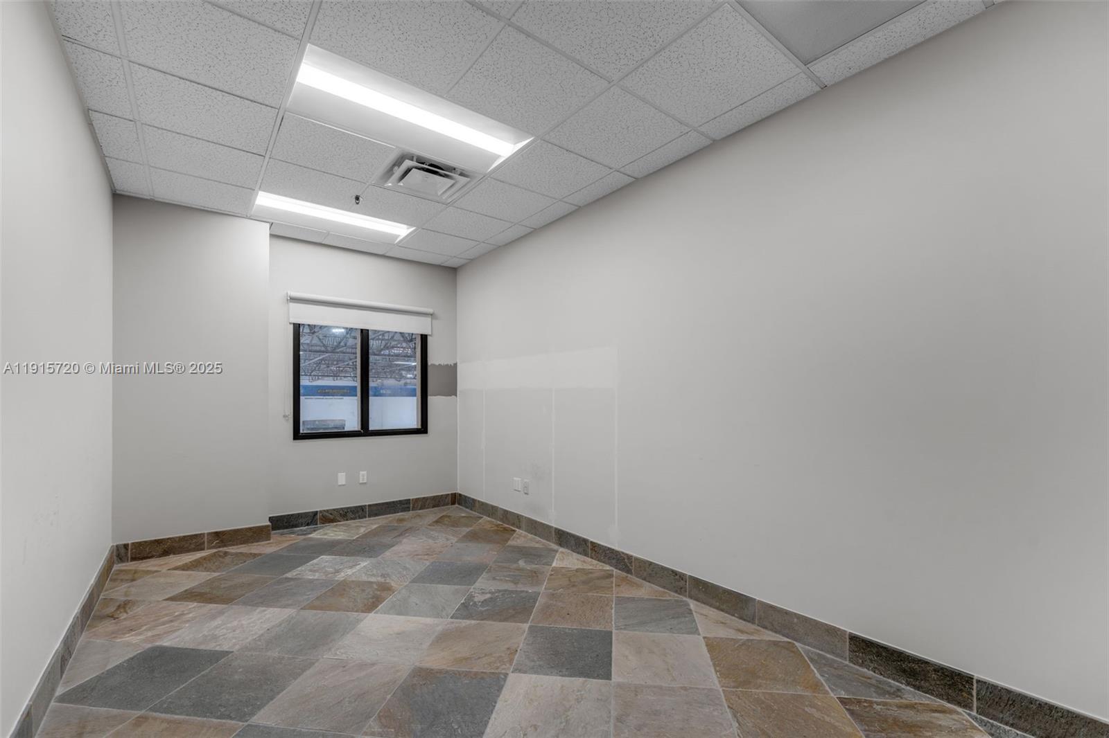 See details / sq. ft. $ 2025-11-17 0 Photo