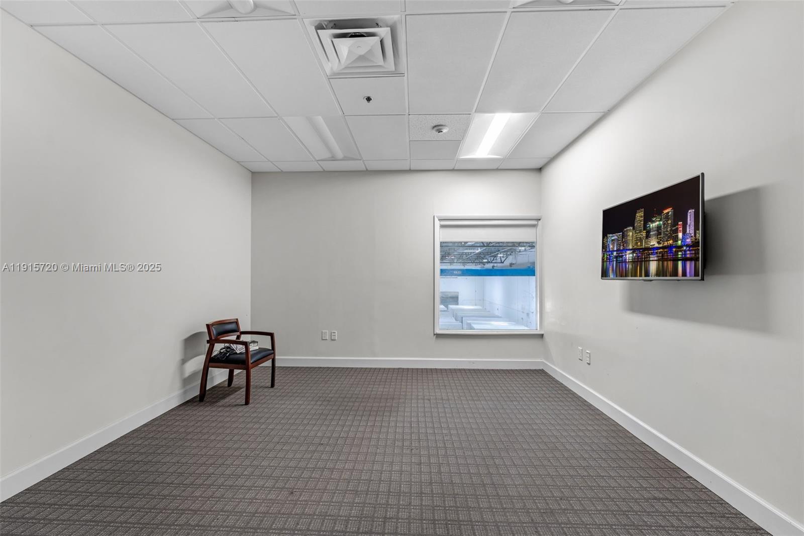 See details / sq. ft. $ 2025-11-17 0 Photo