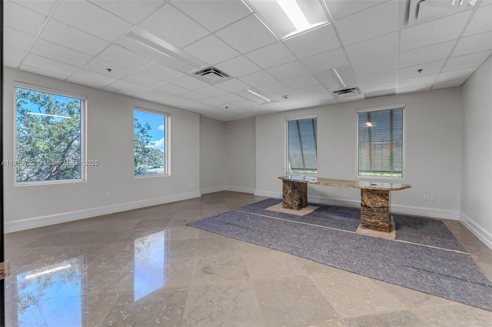 See details / sq. ft. $ 2025-11-17 0 Photo