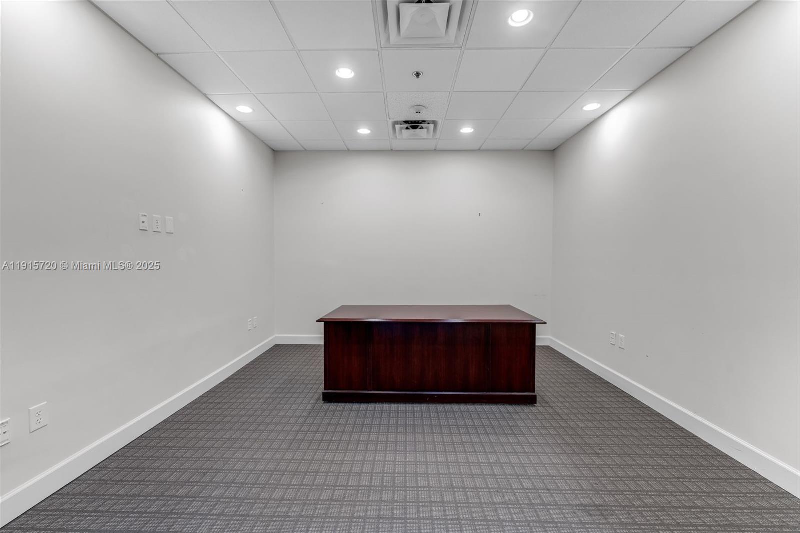 See details / sq. ft. $ 2025-11-17 0 Photo