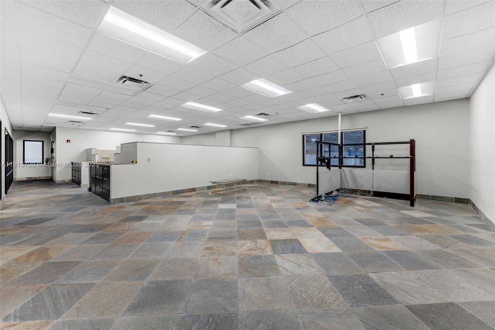 See details / sq. ft. $ 2025-11-17 0 Photo