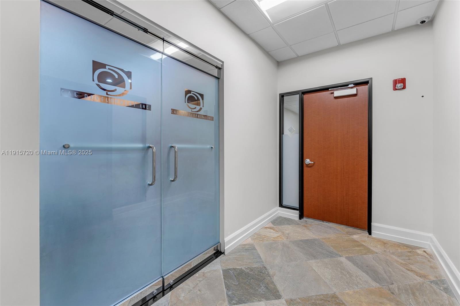 See details / sq. ft. $ 2025-11-17 0 Photo