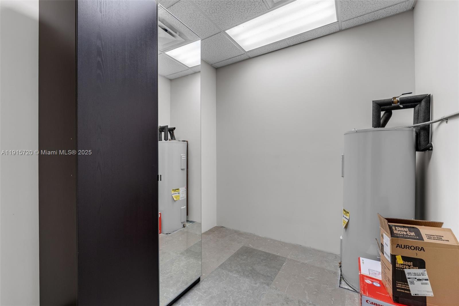 See details / sq. ft. $ 2025-11-17 0 Photo