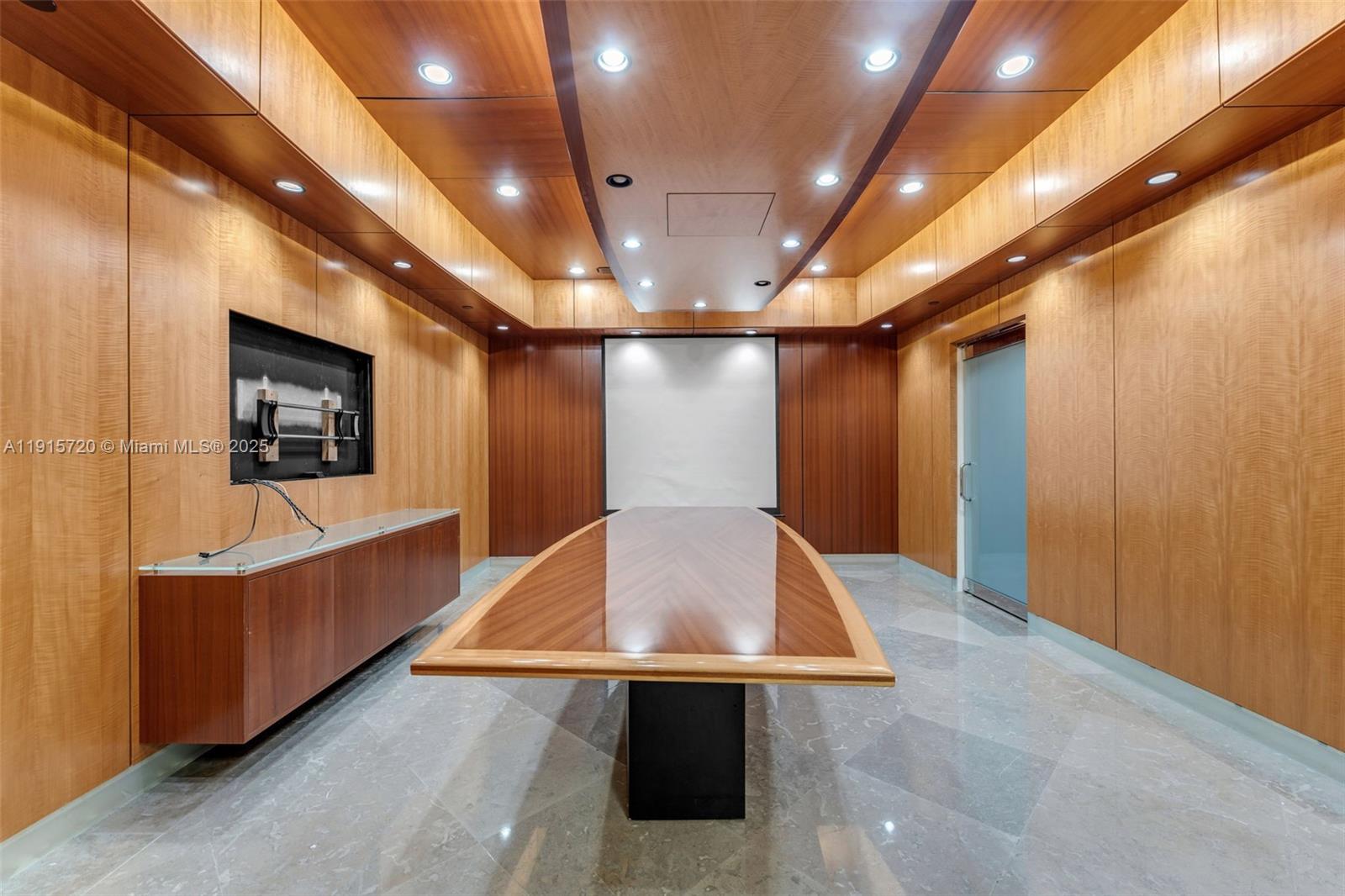 See details / sq. ft. $ 2025-11-17 0 Photo