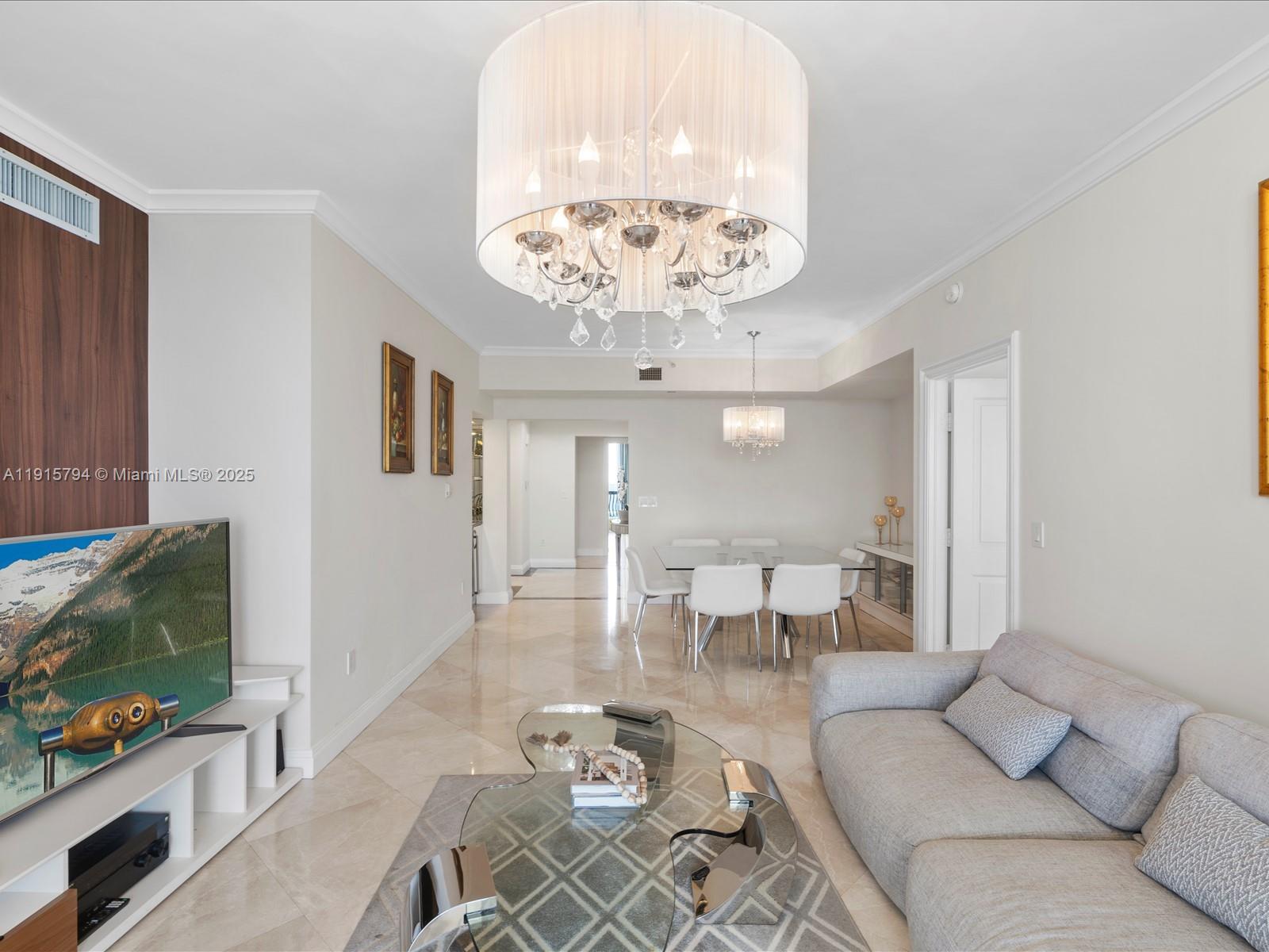 Ver detalles 3305 3 / 3 2214 sq. ft. $ 2025-11-17 0 foto