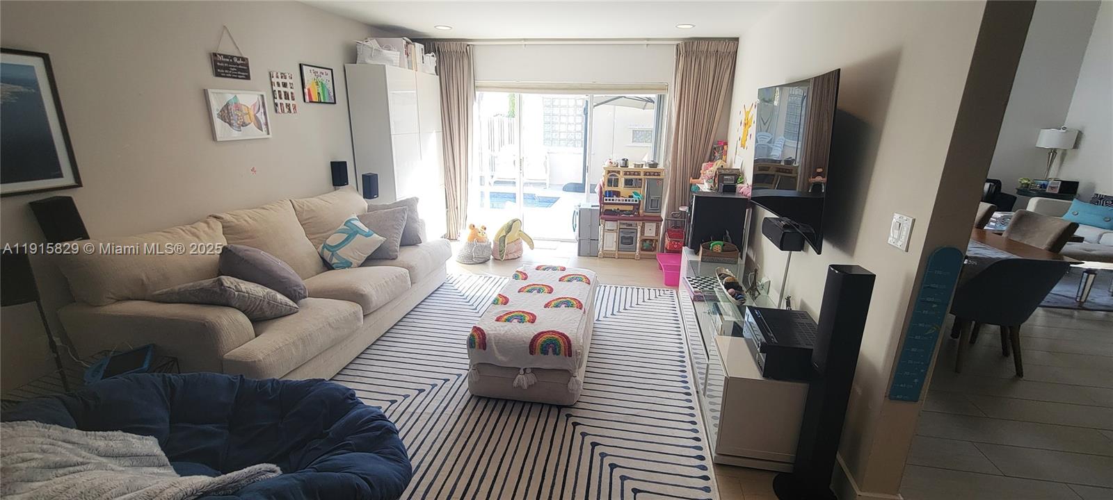 Photo of 1055 Yellow Birch Ter  (1055), Hollywood, Florida, 33019 - TV Room