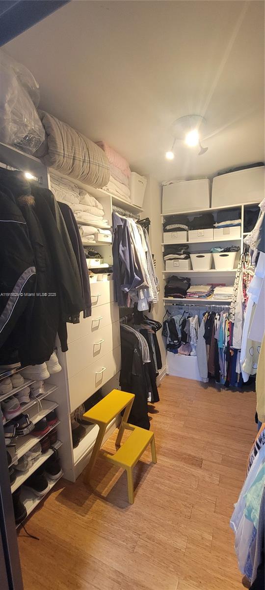 Photo of 1055 Yellow Birch Ter  (1055), Hollywood, Florida, 33019 - Master Bedroom - Walk in closet