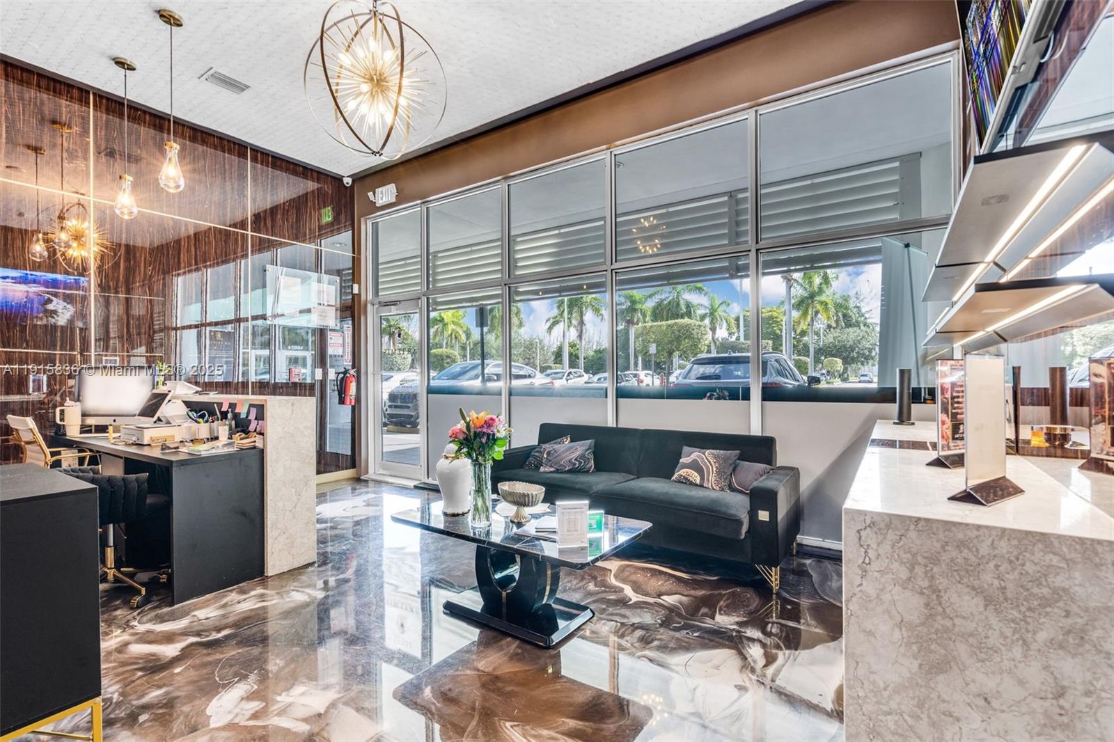   /   кв.футов $ 2025-11-17 0 Фото