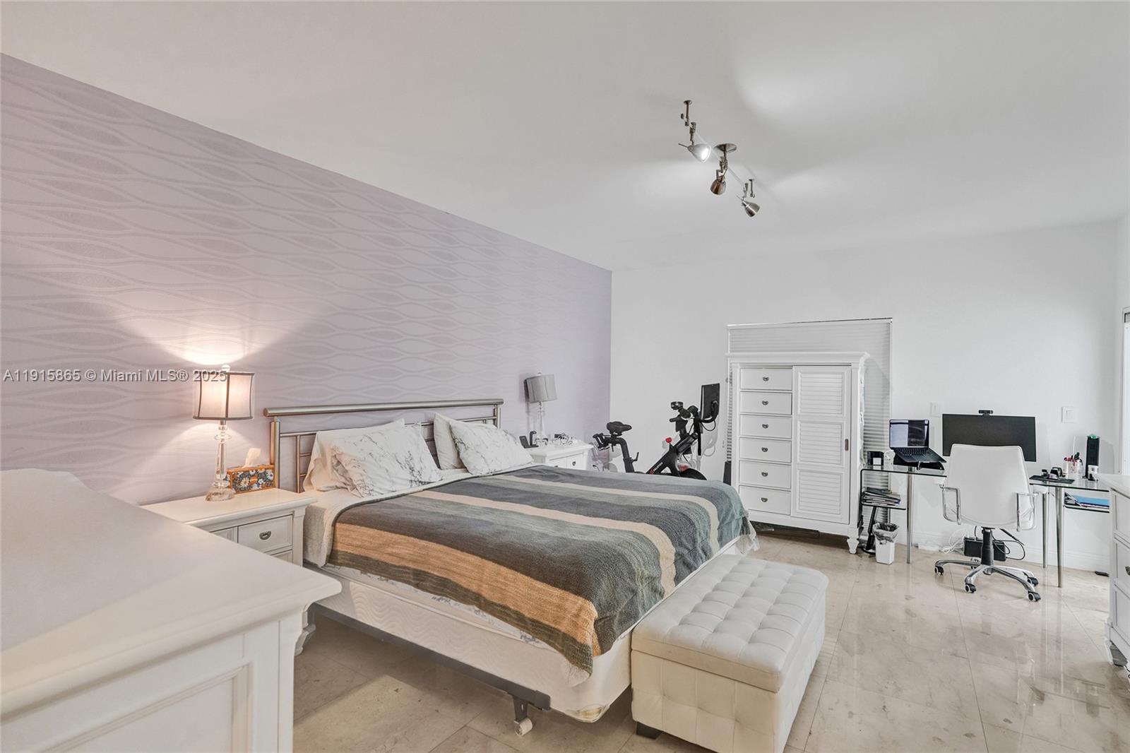 Photo of 18450 30th Pl  (18450), Aventura, Florida, 33160 - Master