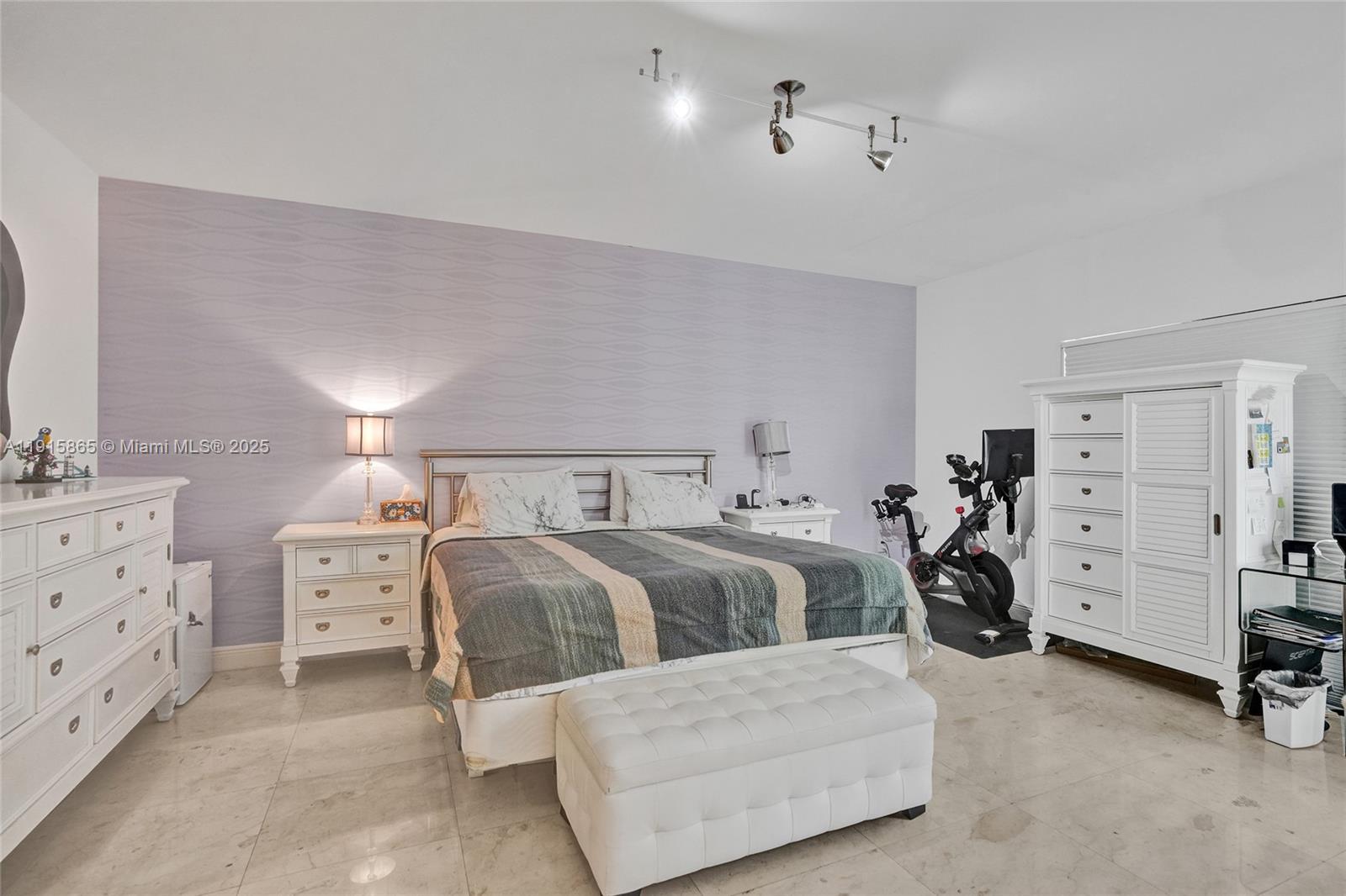 Photo of 18450 30th Pl  (18450), Aventura, Florida, 33160 - Master