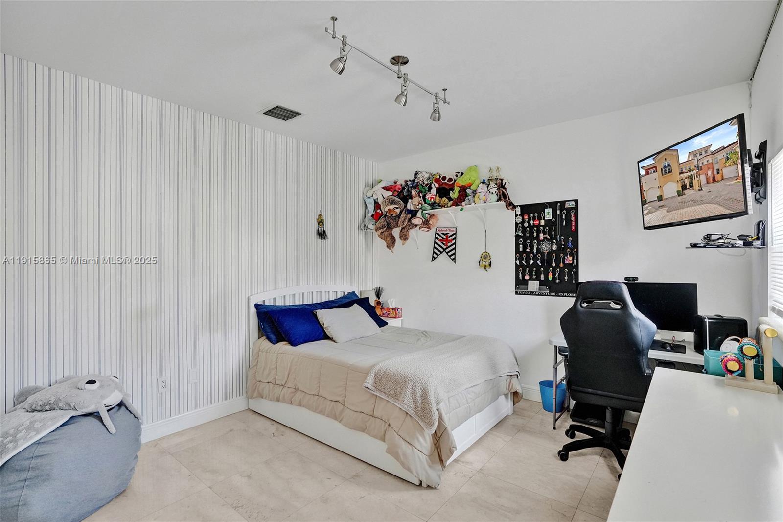 Photo of 18450 30th Pl  (18450), Aventura, Florida, 33160 - 